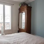 Comfortable F4 Near Petit-Montrouge