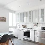 Comfortable F4 Near Petit-Montrouge