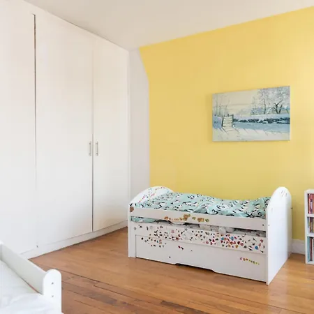 Comfortable F4 Near Petit-montrouge *